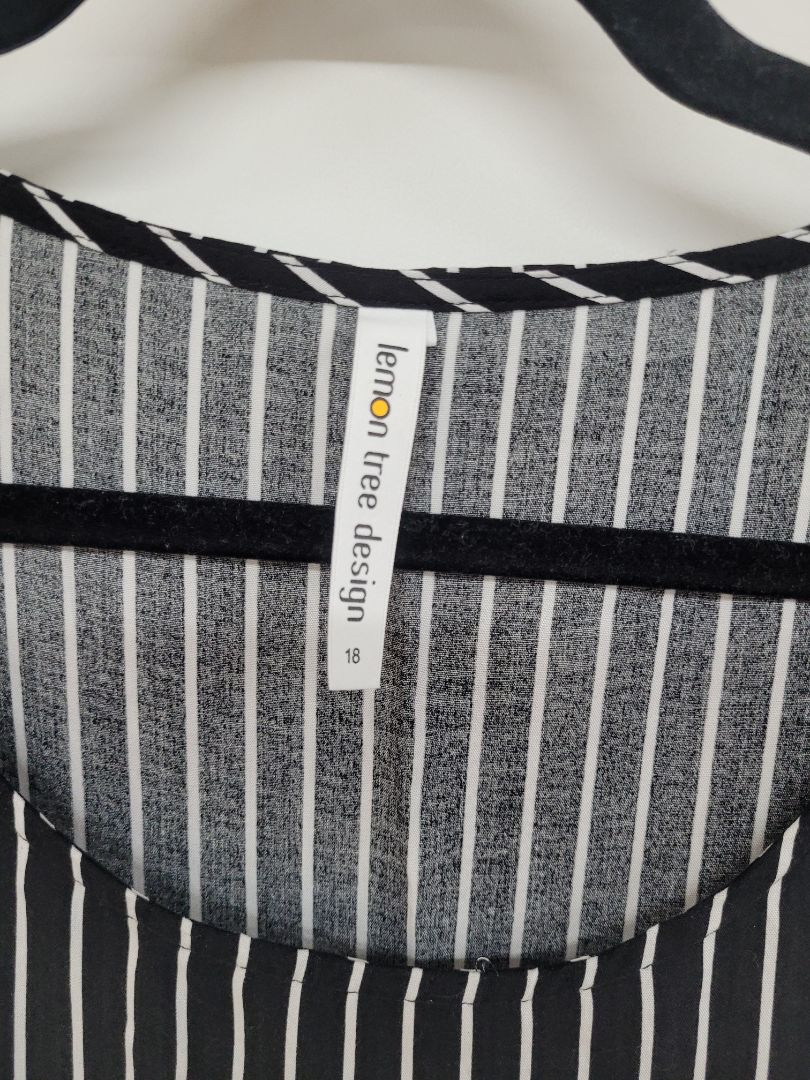 Black and white Lemon Tree Dress, 18