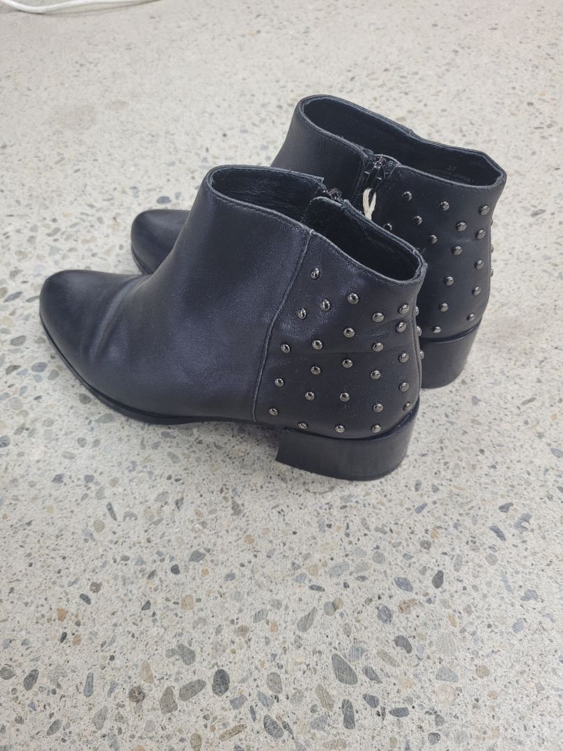 black Isabella Anselmi Shoes, 37