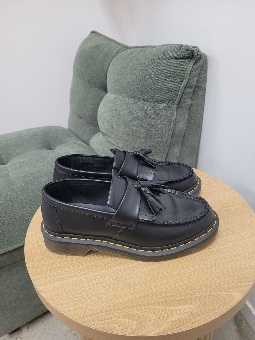 Black DR. Martens Adrian ys, 39