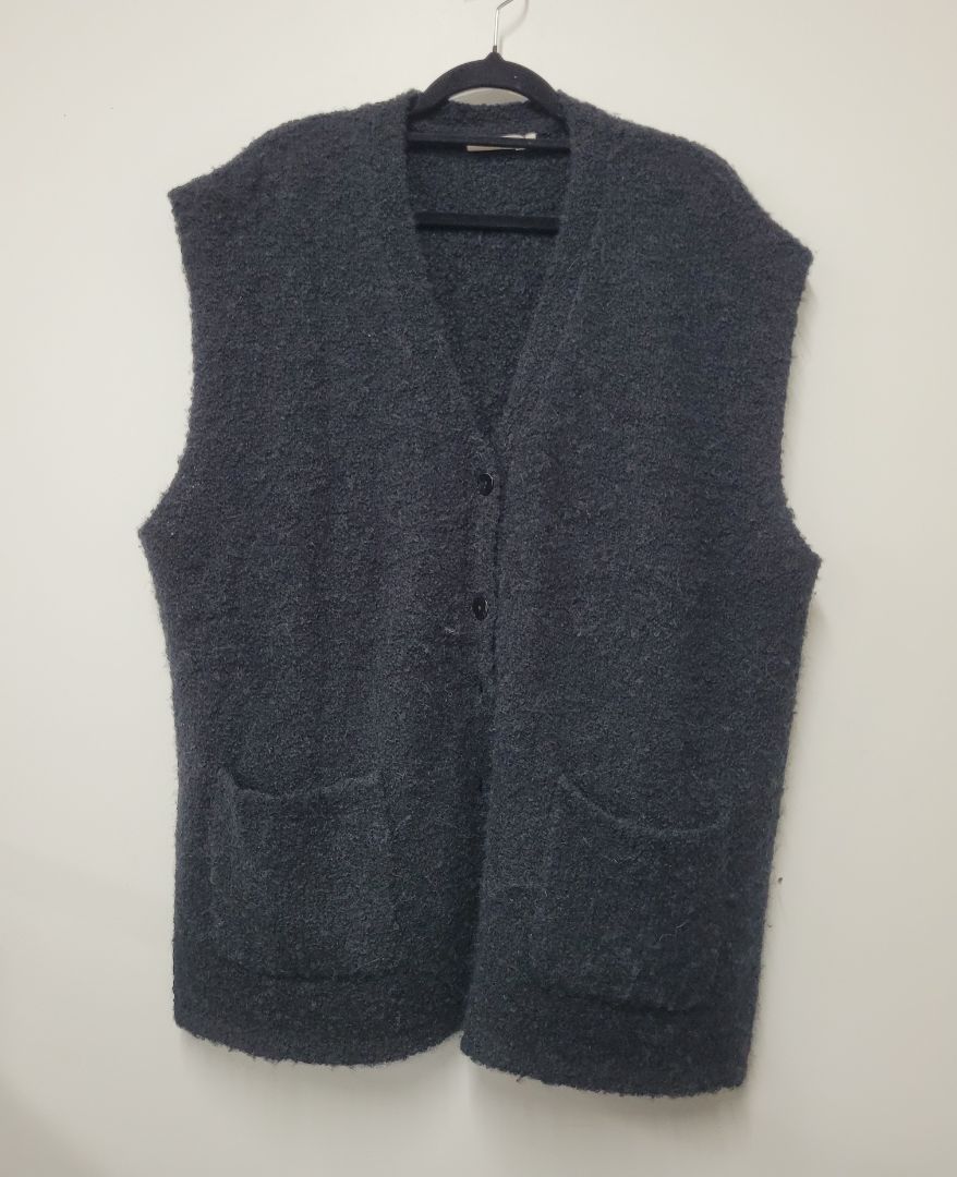 Black Marle Vest, 14