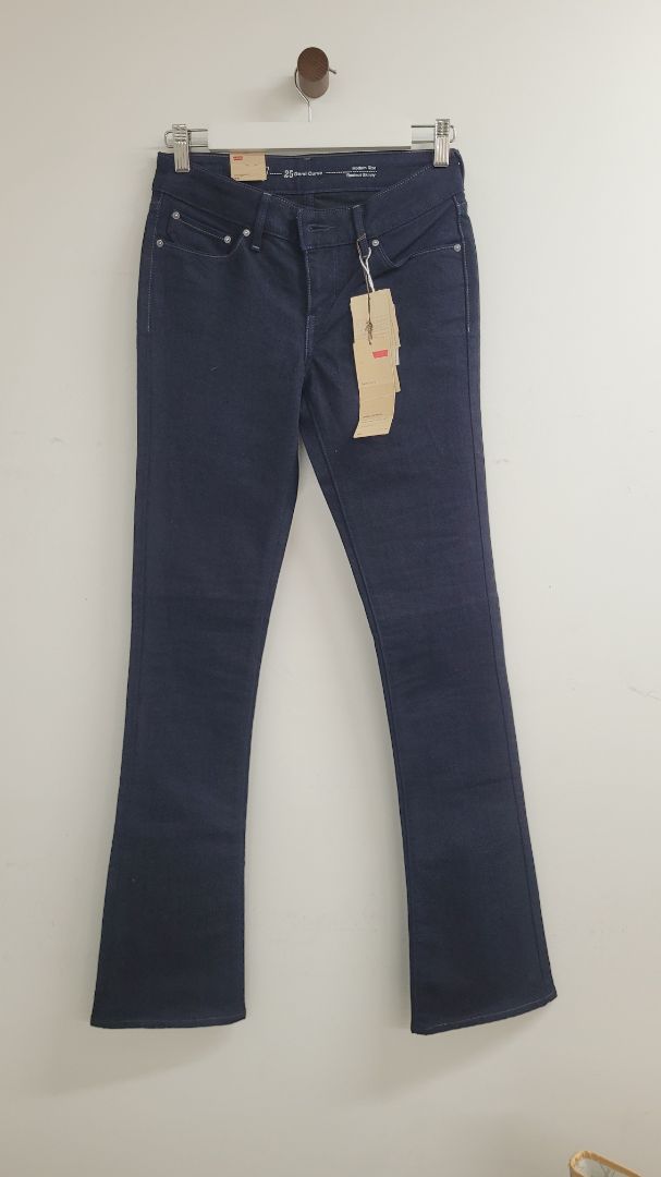 Blue Levi Jeans, 25