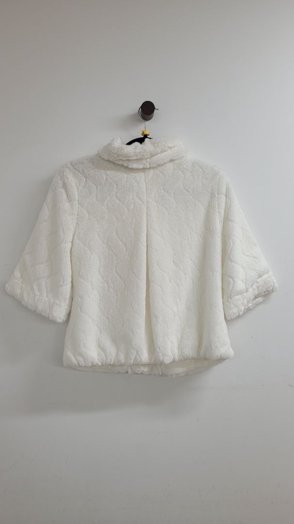 White Creem Fluffy cropped, 8