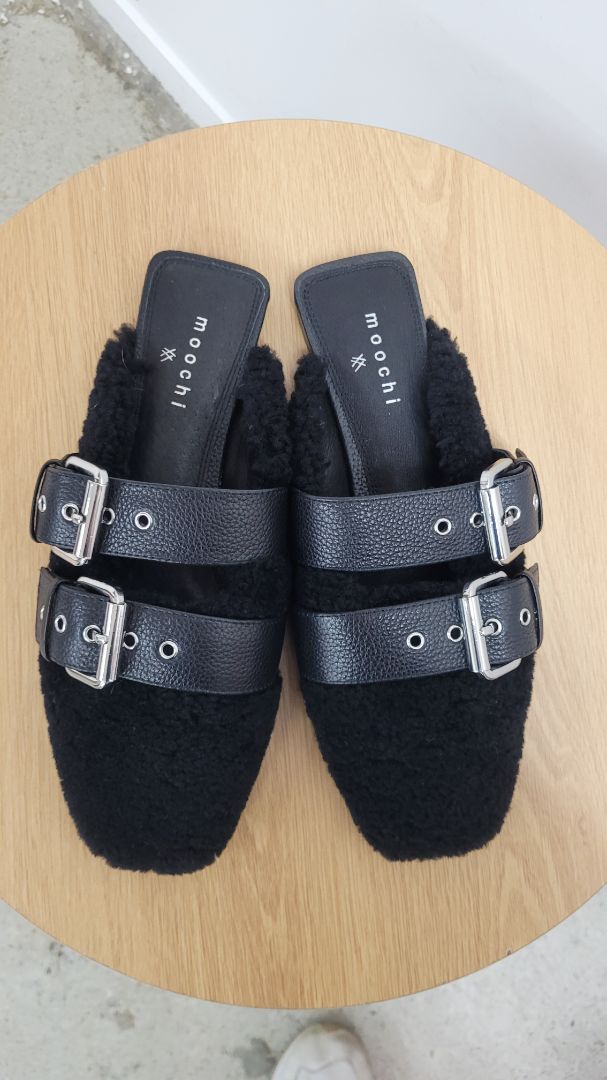 Black Moochi Shearl Slide, 37
