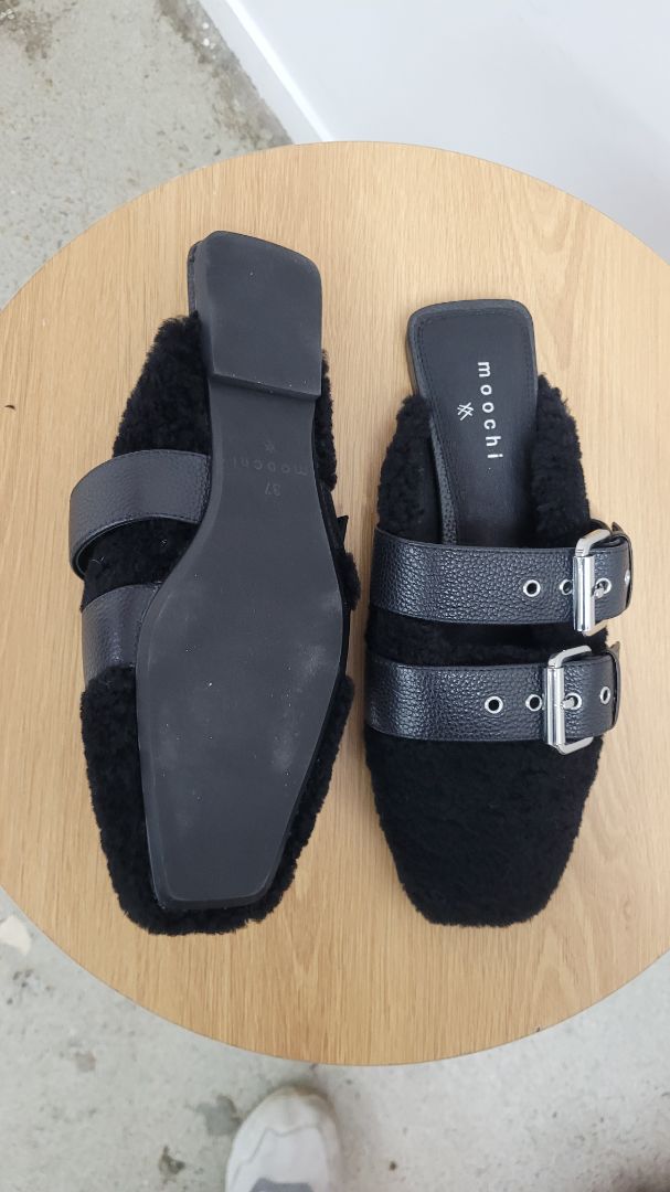 Black Moochi Shearl Slide, 37