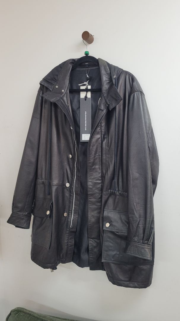 Black Leather Stolen, M