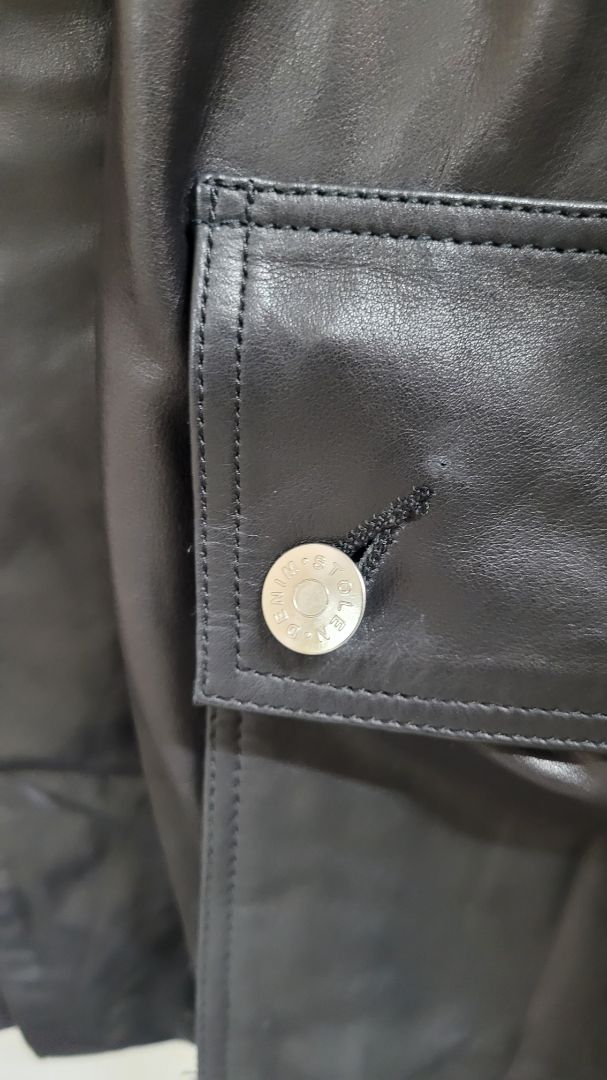 Black Leather Stolen, M
