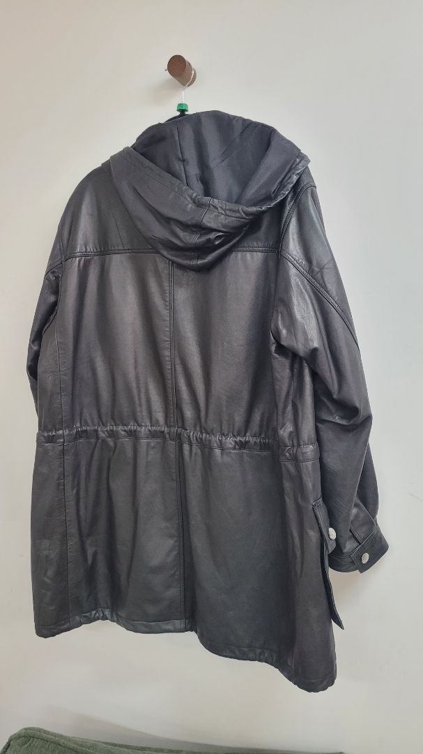 Black Leather Stolen, M