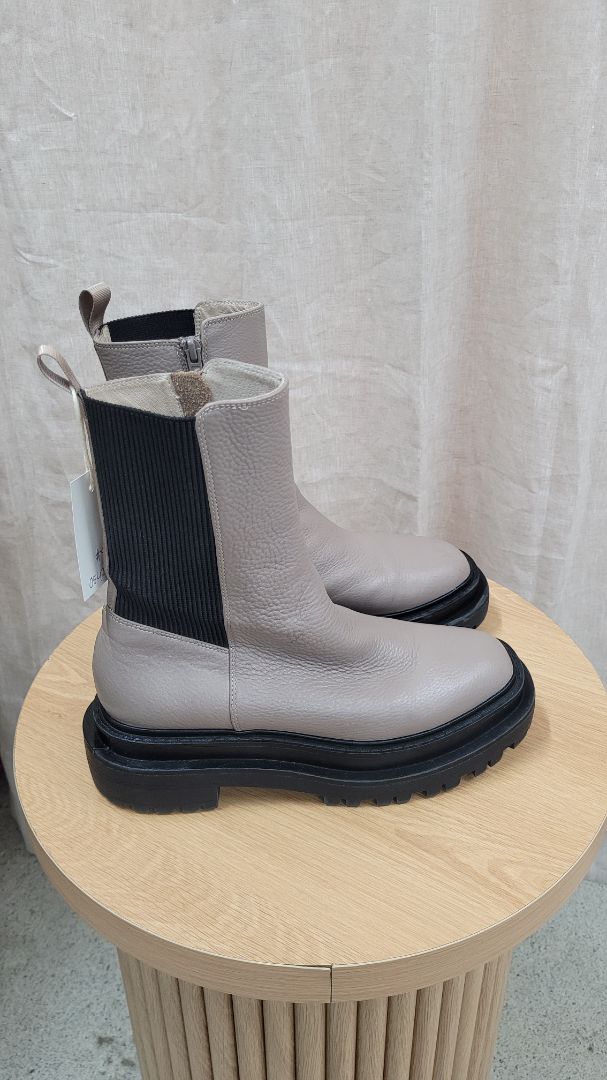 Grey Isabella Anselmi Boots, 38