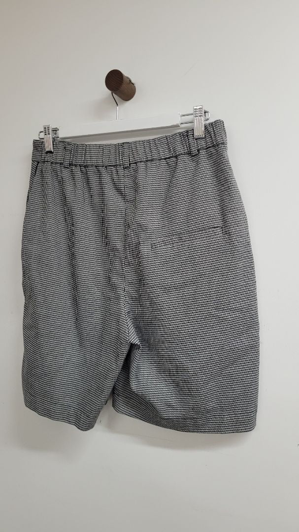 Black and white Moochi Shorts, 10