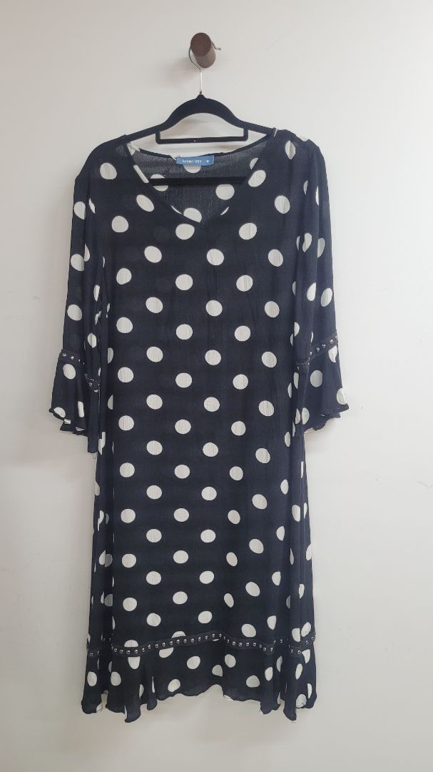Black and white Lemon Tree Dress, 10