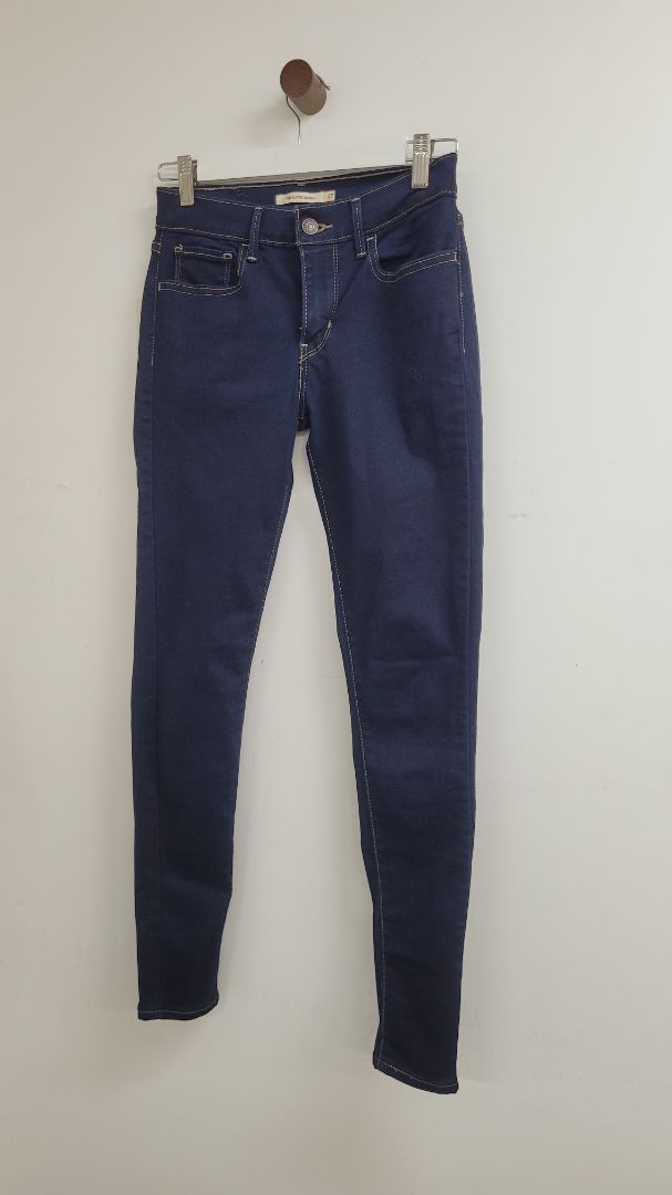 Blue Levi's Jeans, 27