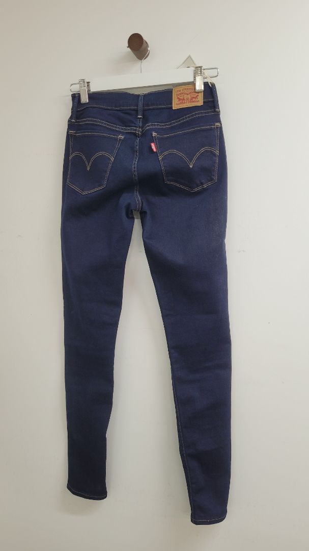Blue Levi's Jeans, 27