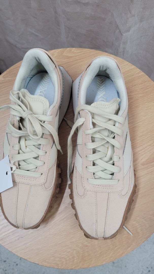 cream New Balance Shoes, 40