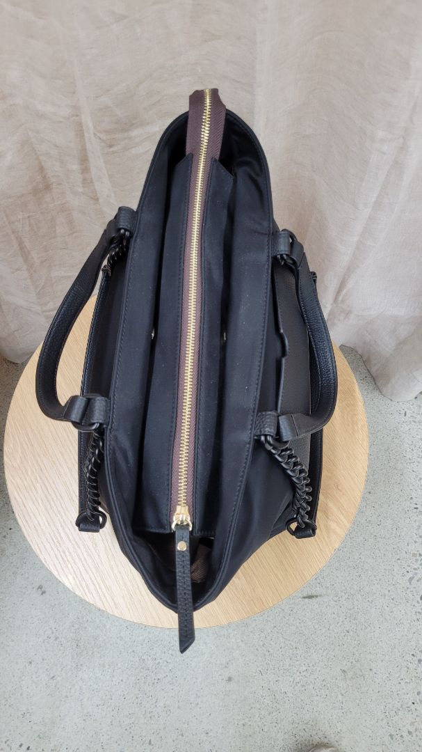 black saben Handbag