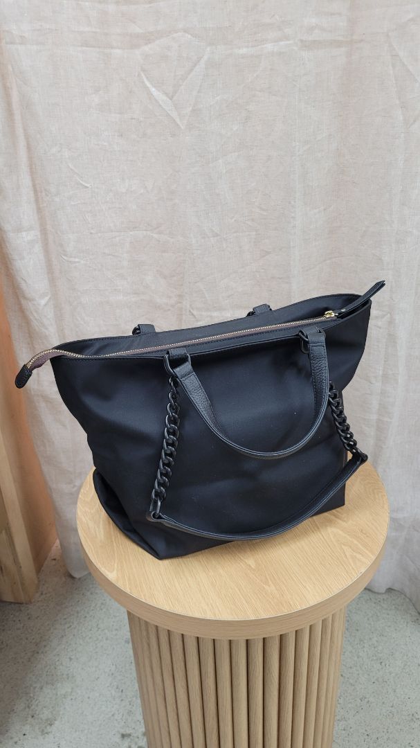 black saben Handbag