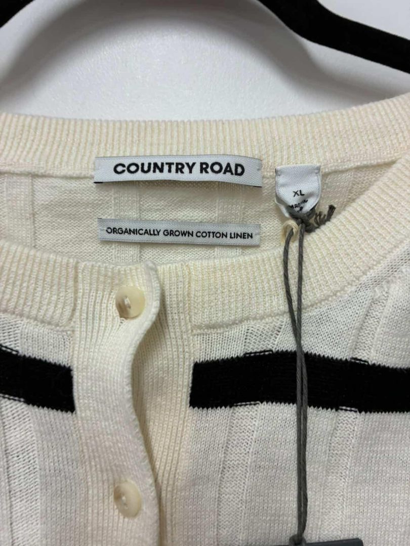 White and black Country Road Vest, XL