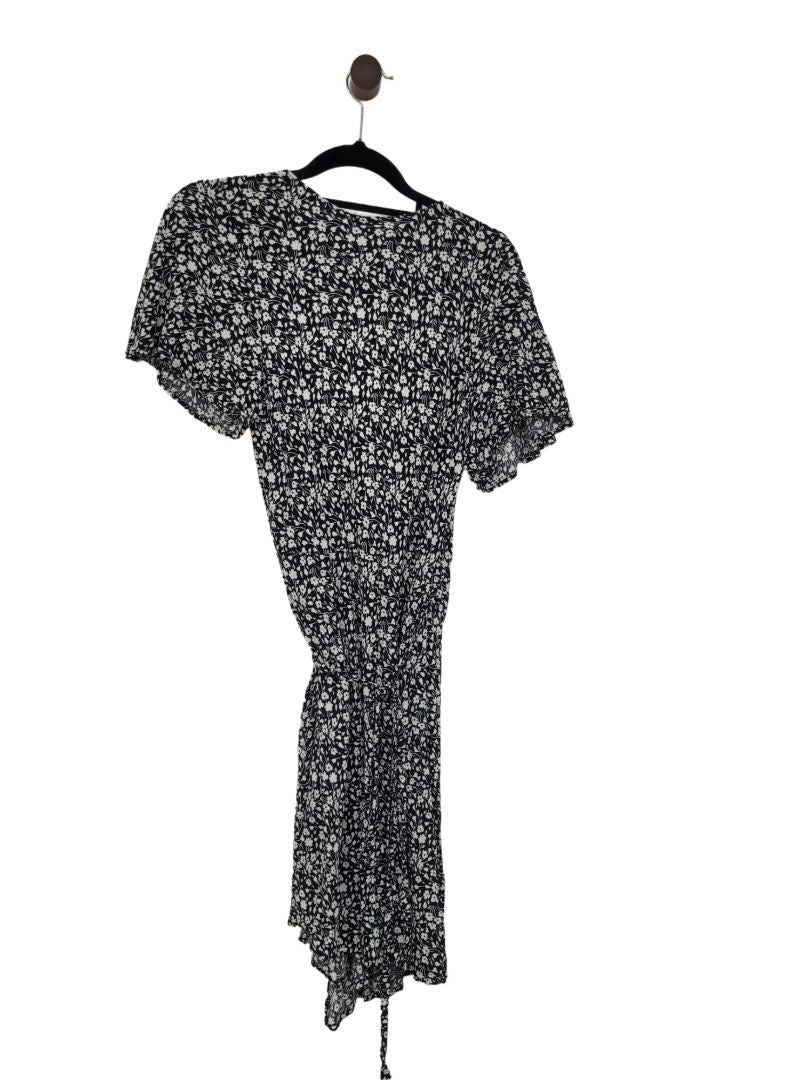 Black and white Stories be told Mini wrap, 12
