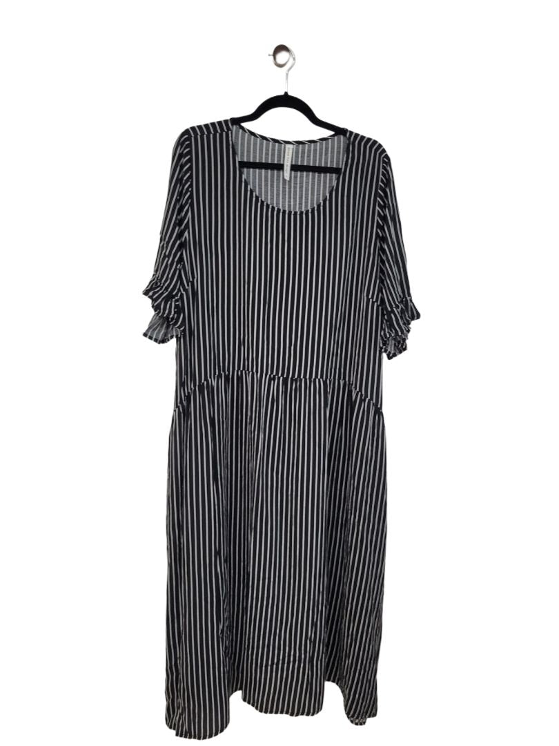 Black and white Lemon Tree Dress, 18