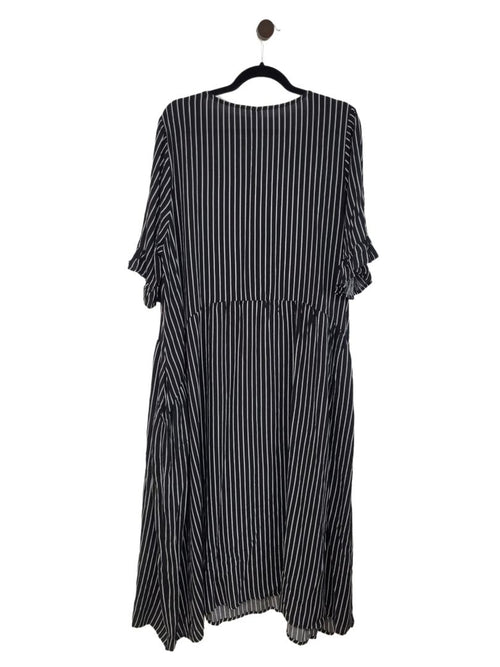 Black and white Lemon Tree Dress, 18
