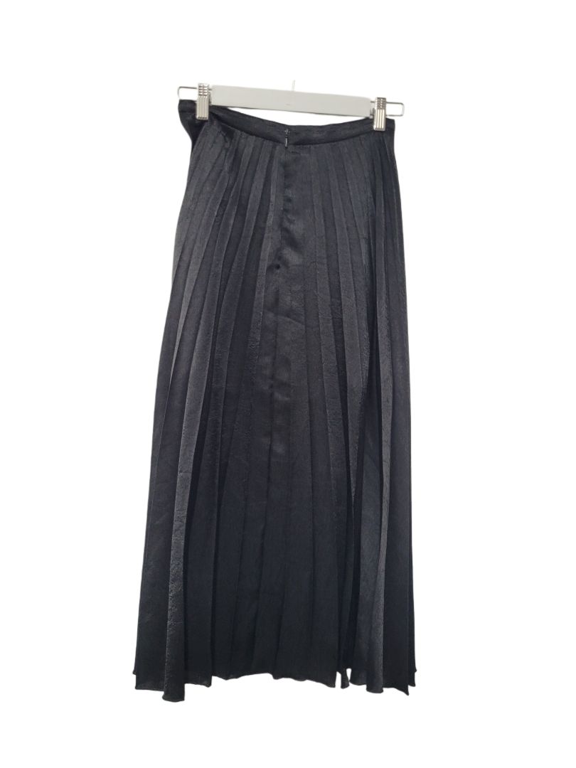 Black Ruby Pleated, 8